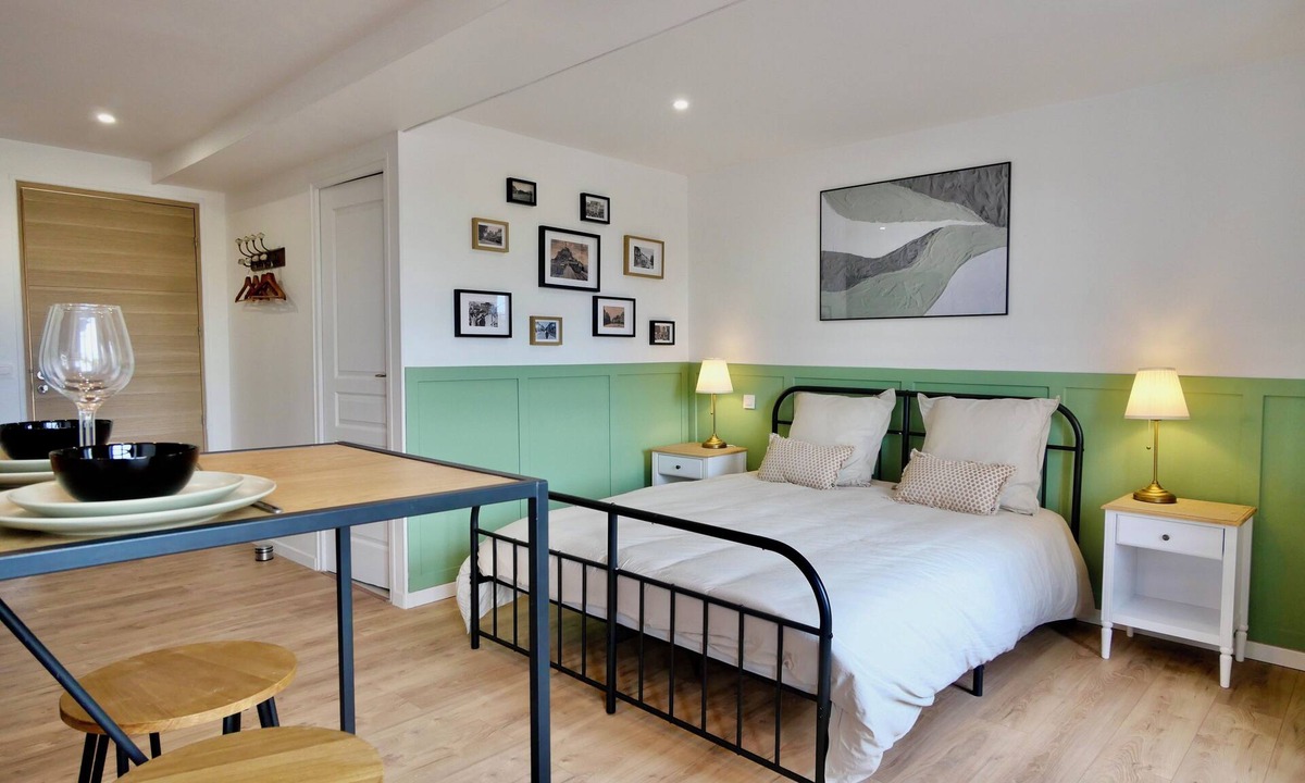 Saint-Hilaire-Petitville Apartment | D-DAY SUITES:Avallon 25m²/Centre Ville-/2pers/2min from train station/15min from Utah Beach