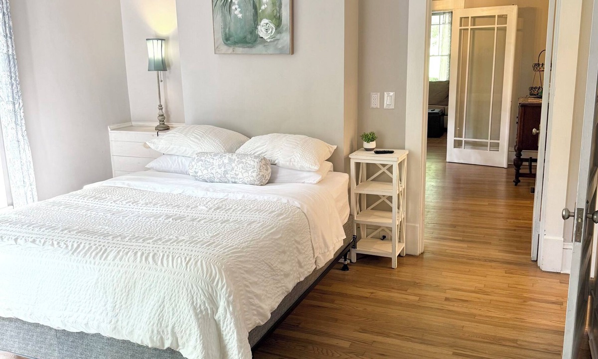 Newton House | D-Liteful Stay in Downtown Newton