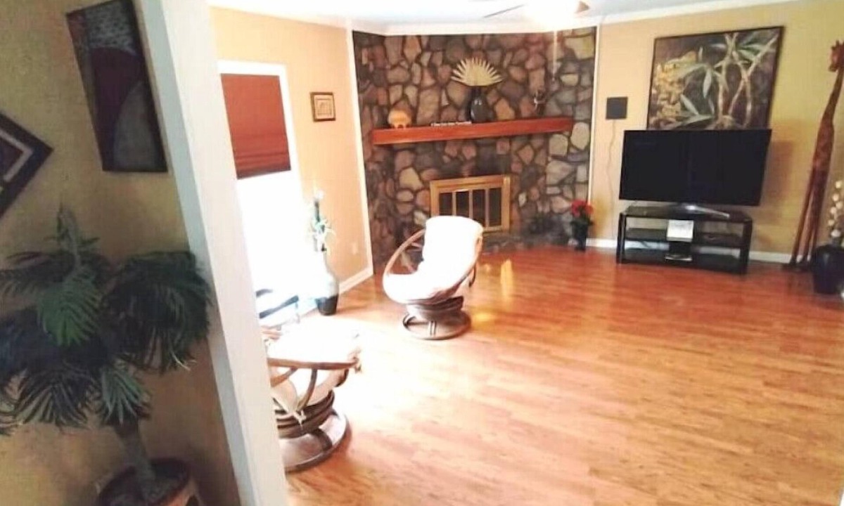 Bossier City House | D'Safari Lounge in Bossier City