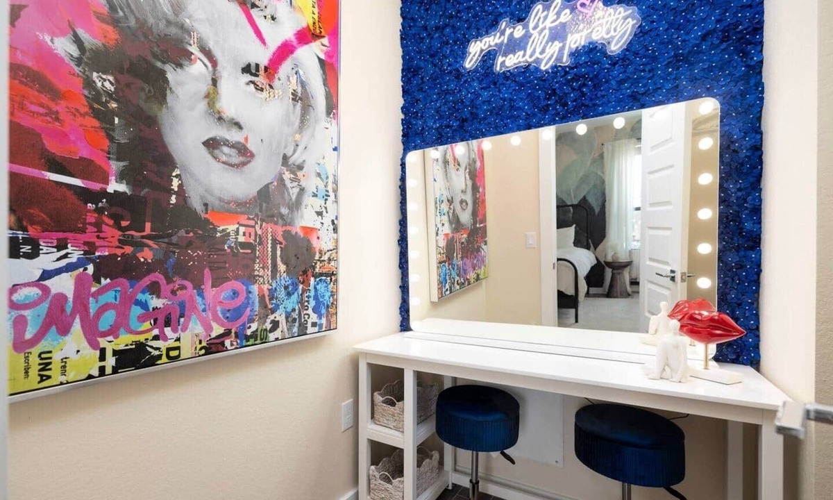 Eastside Promise Neighborhood House | *D-town/Photobooth/Glam Rm*