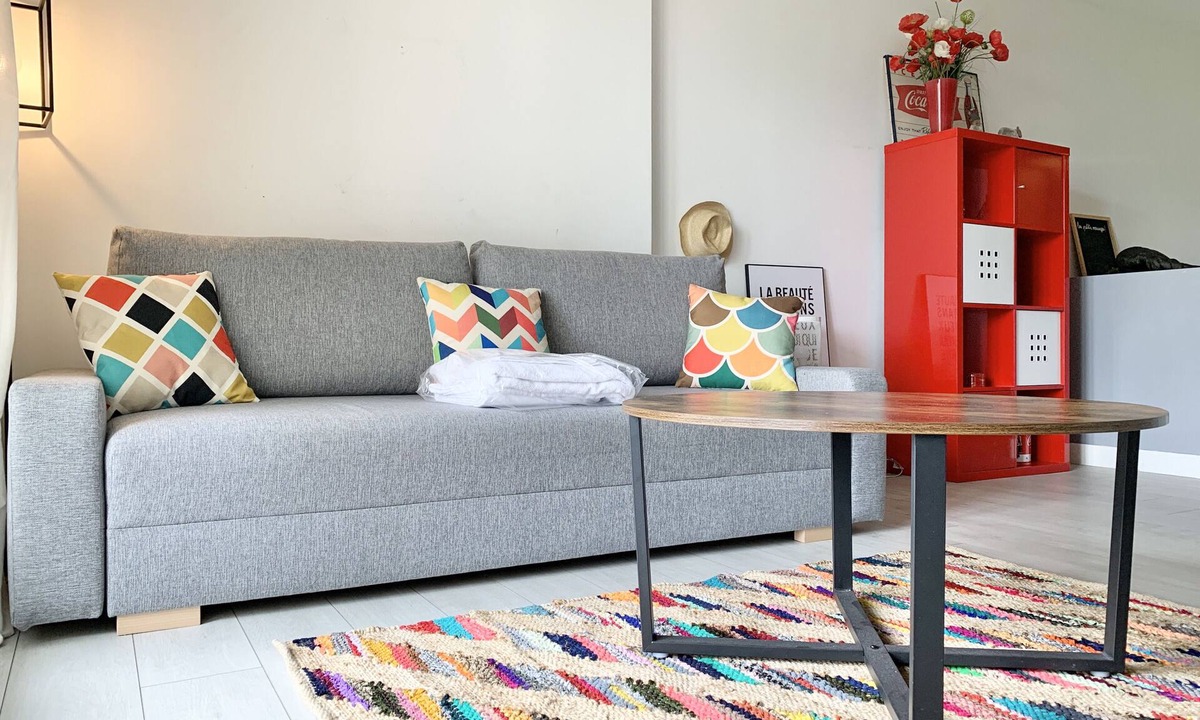 Secteur 1 Apartment | #D1| The red one 💋| Studio sofa bed | Near GEM, train station