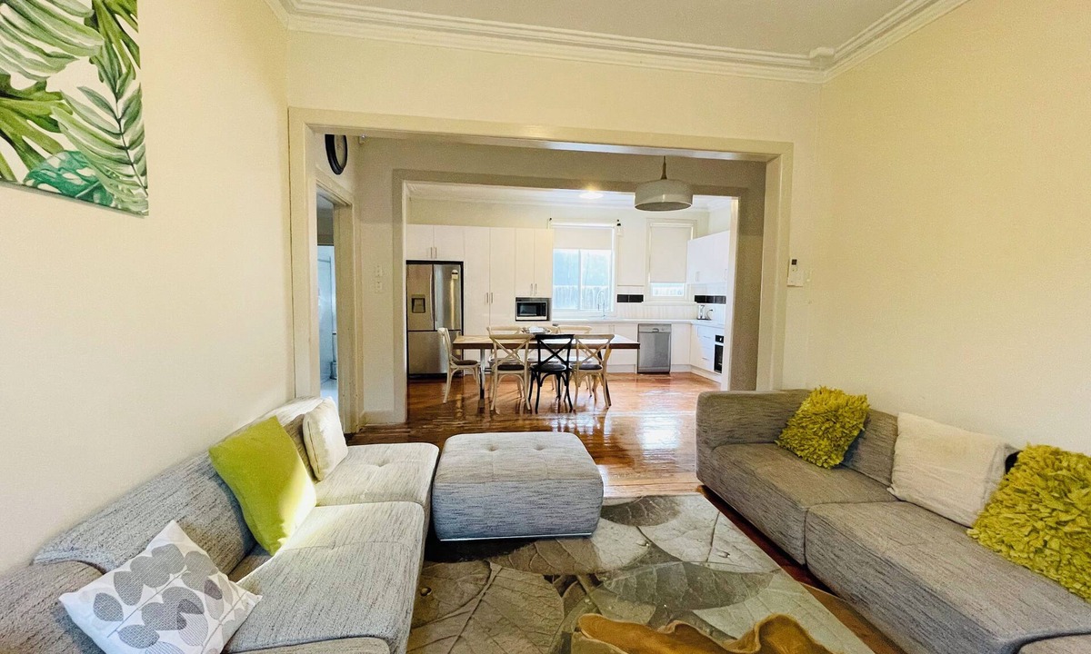 Sunshine House | D108 Fantastic Sun Crescent Gathering