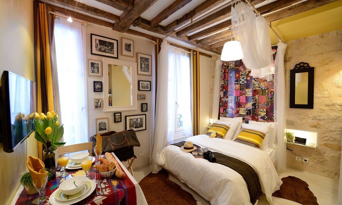 3rd Arrondissement Apartment | D2DD Bollywood Fox