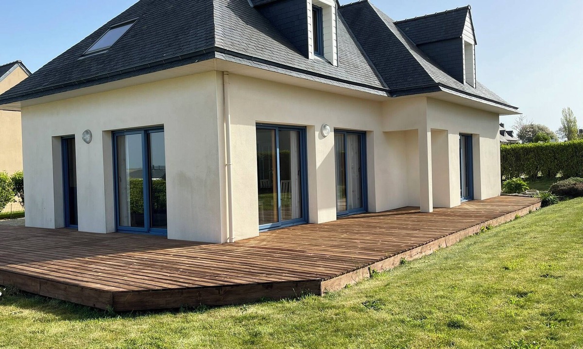 Plomodiern House | D6054-Holiday home in Plomodiern with quiet garden and sea view!