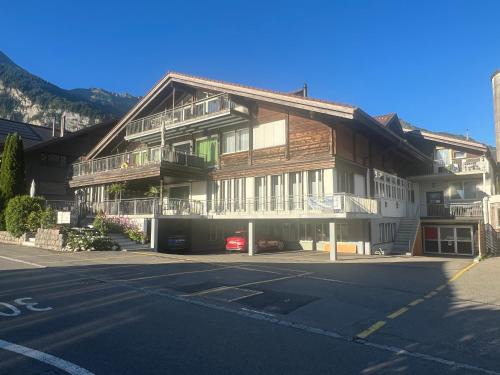 Brienz Apartment | Dachwohnung mit Balkon am Brienzersee, Brienz BE