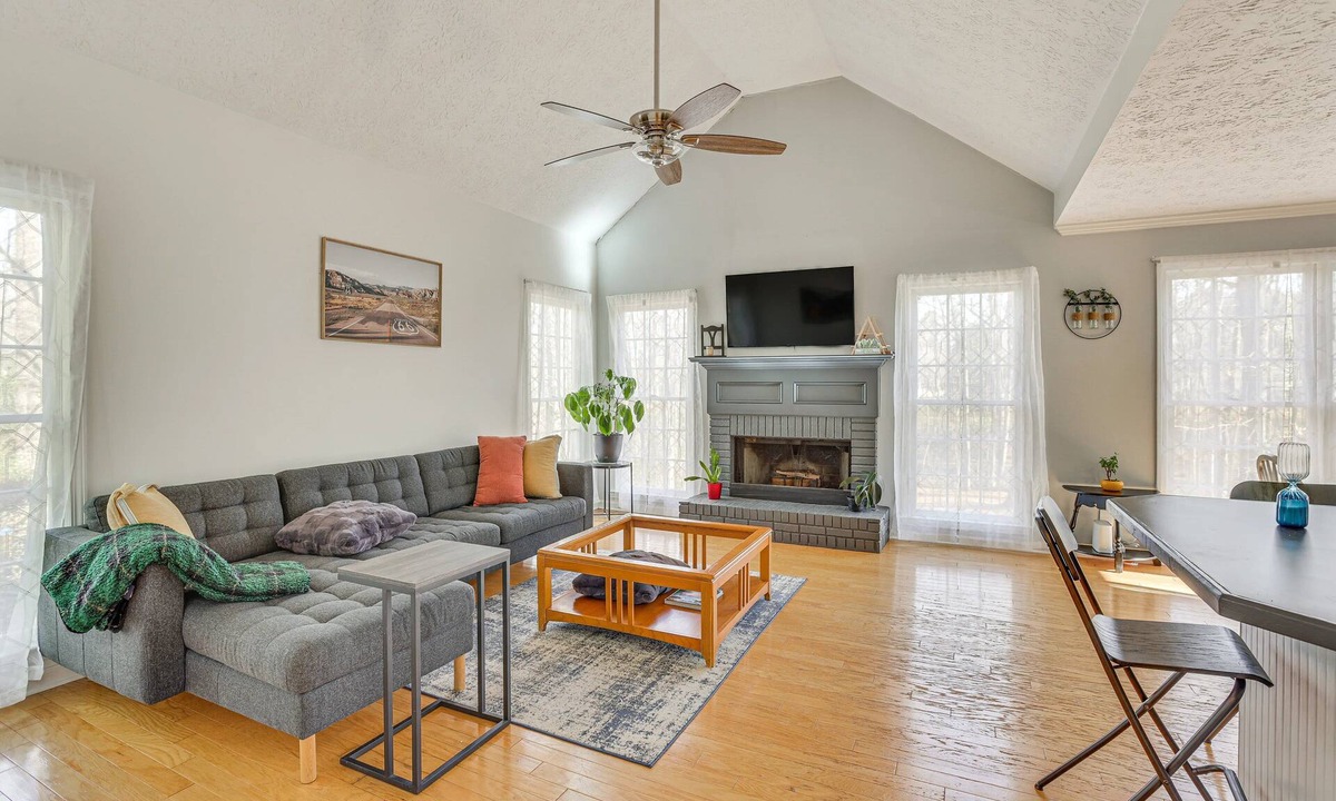 Dacula House | Dacula Getaway – 5BR/3.5BA