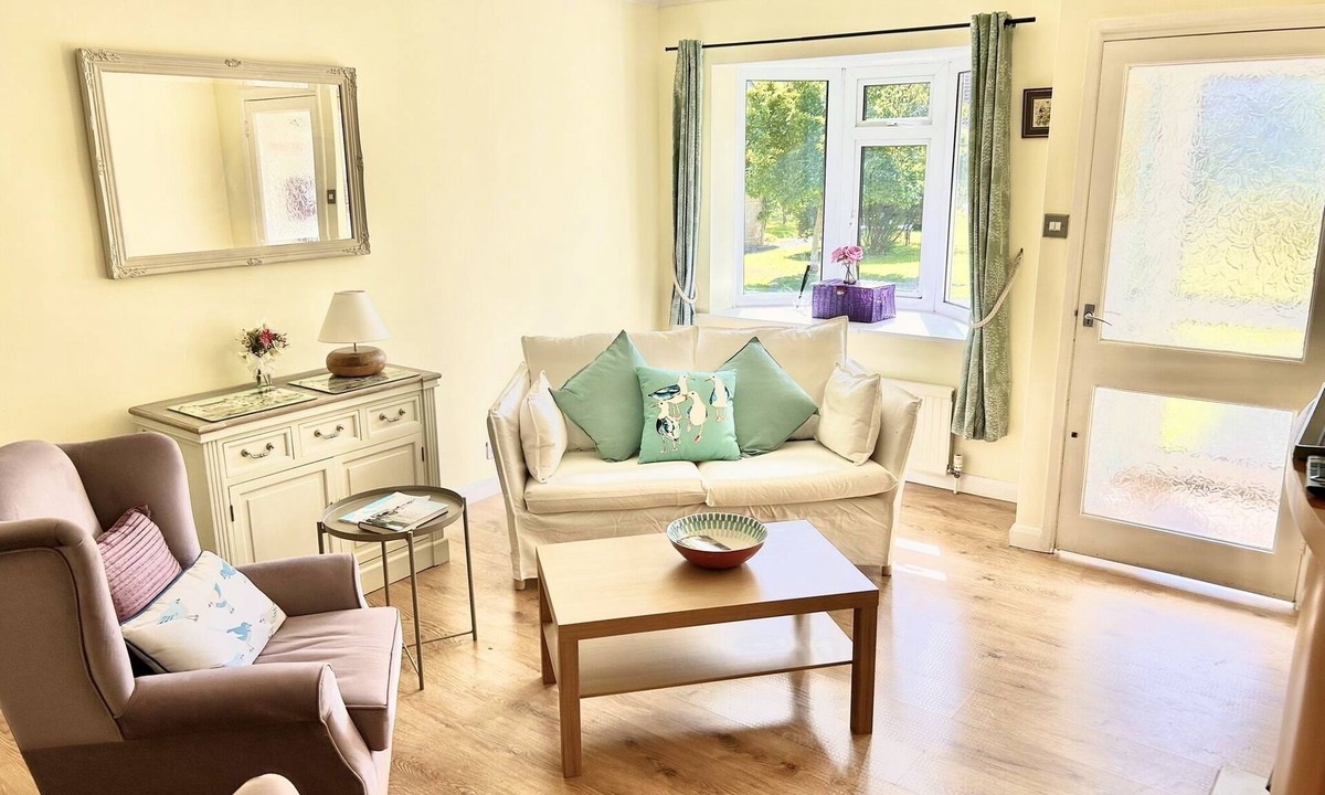 Hordle House | Daisy Cottage by NewFo rest