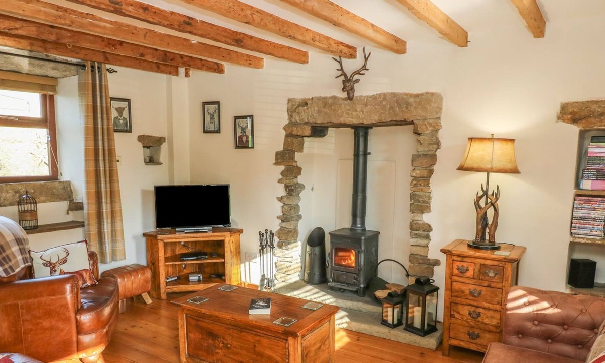 Kelbrook Cottage | DAISY COTTAGE, with open fire in Kelbrook