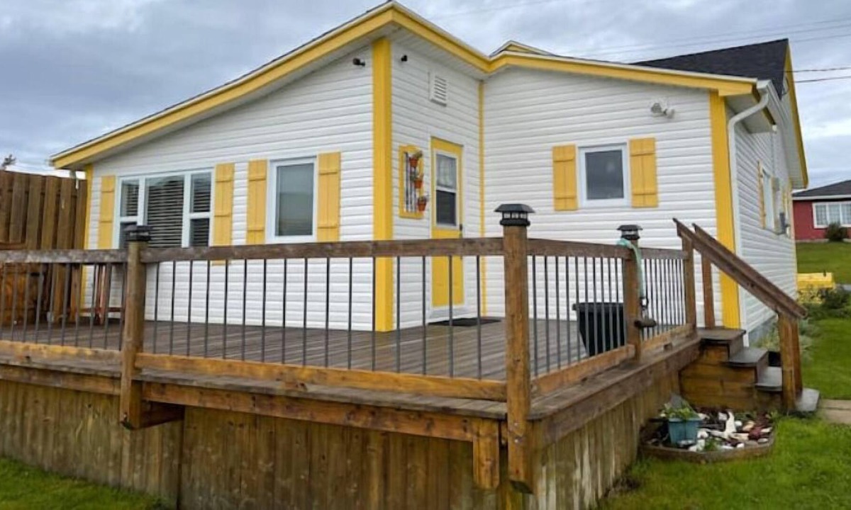 Broad Cove House | Daisy House in Heart’s Delight