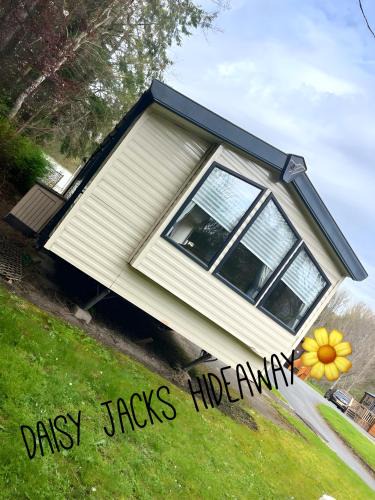 Hawick Resort | Daisy-Jacks Hideaway