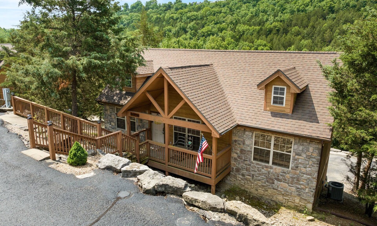 Branson West House | Dakota Lodge 2 Bedroom Home by RedAwning