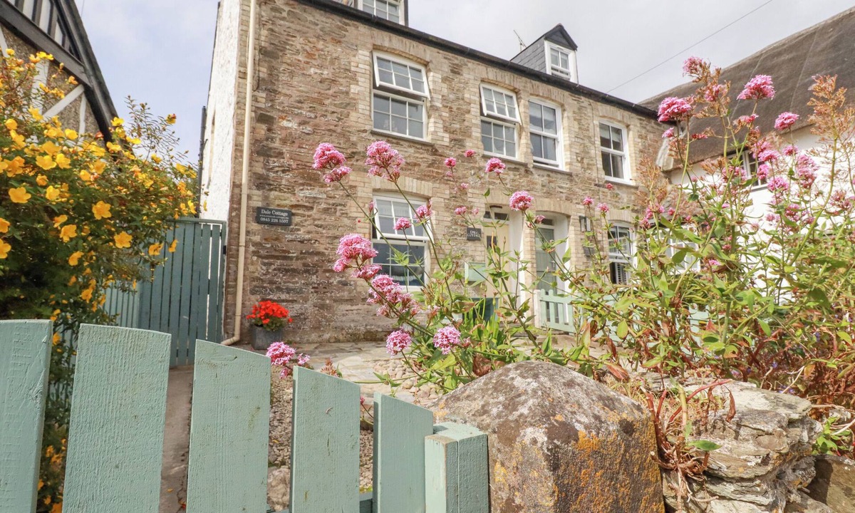 Crantock Cottage | DALE COTTAGE, pet friendly, luxury holiday cottage in Crantock
