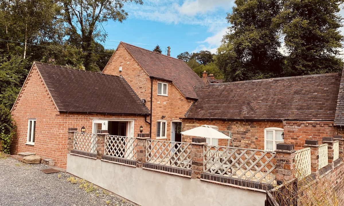 Ironbridge Cottage | Dale Cottage- Steps from The Iron Bridge