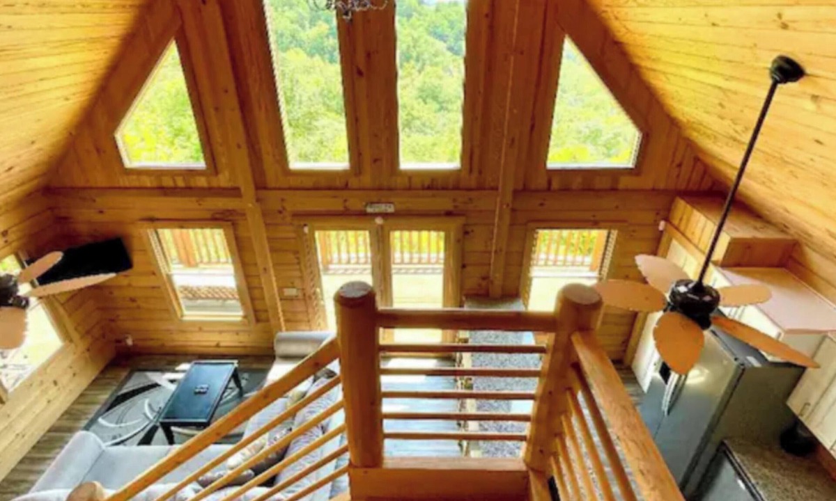 Byrdstown Cabin | Dale Hollow Lakeview Getaway Log Cabin 3 Bedroom 2.5 Baths Scenic View Game Room