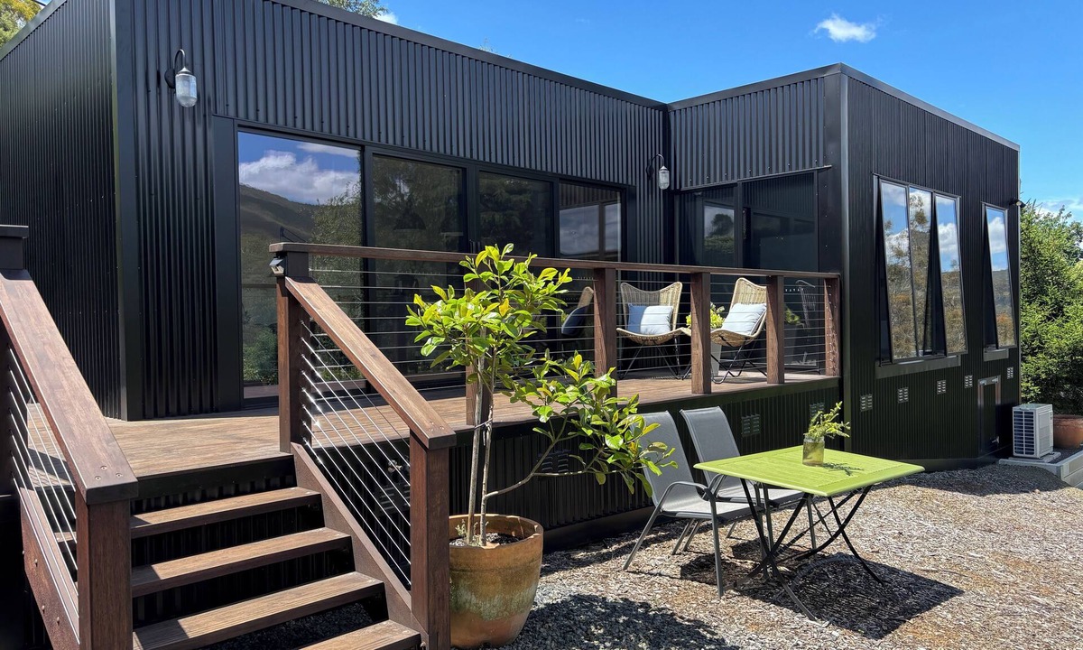 Warburton House | Dalla Vite, 'by the vine'