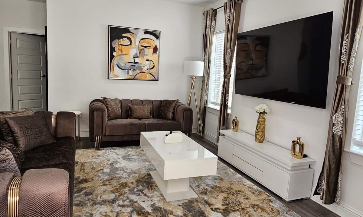 West Dallas House | Dallas Captivates and Inspires