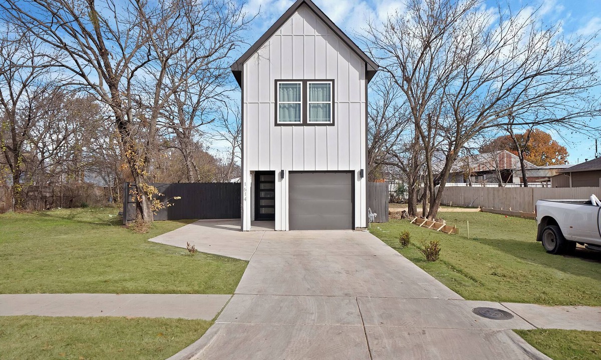South Dallas - Fair Park House | Dallas Cotton Bowl Cowboy