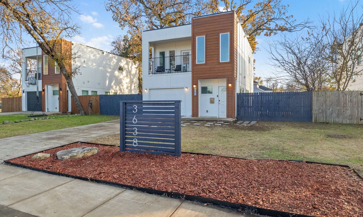 West Dallas House | Dallas Delight! Hot tub and Gameroom!