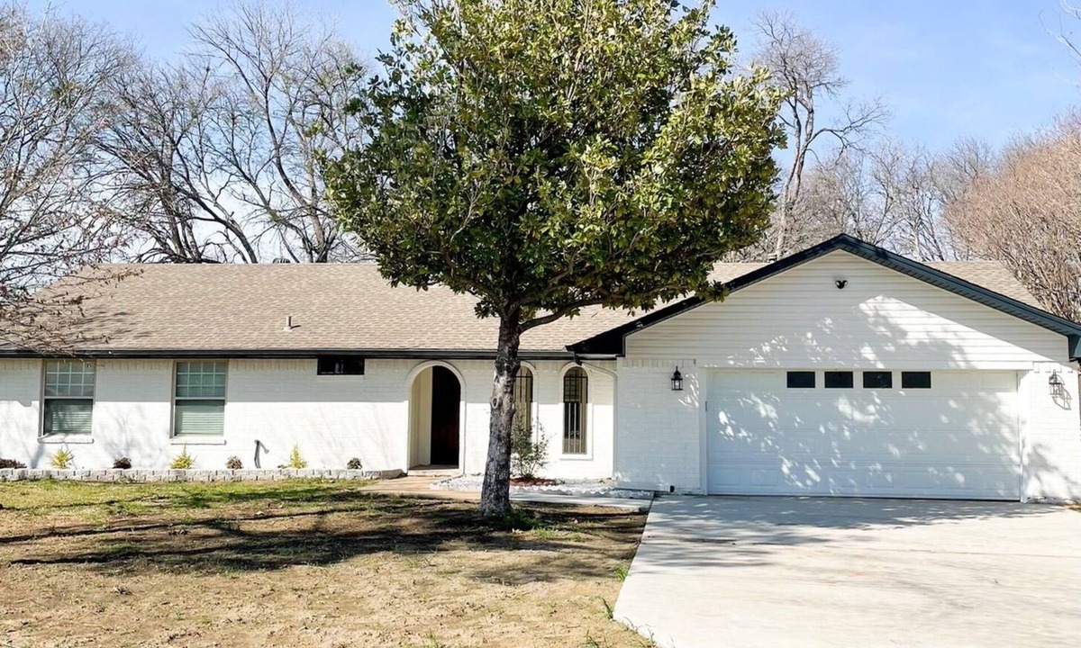 Grand Prairie House | Dallas Fort Worth Getaway Home
