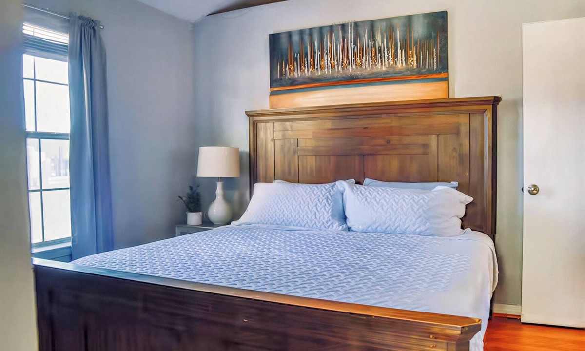 Old East Dallas House | Dallas Getaway w/ Hot Tub, Fire Pit & Detached Suite