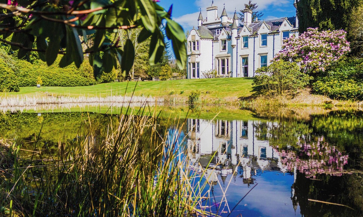 Blairgowrie Cottage | Dalnaglar Castle - UK7072