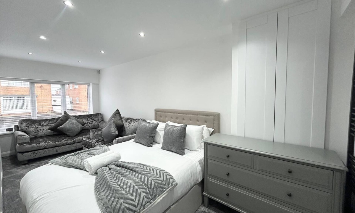 Thornton-Cleveleys House | Dalton House - Private Parking