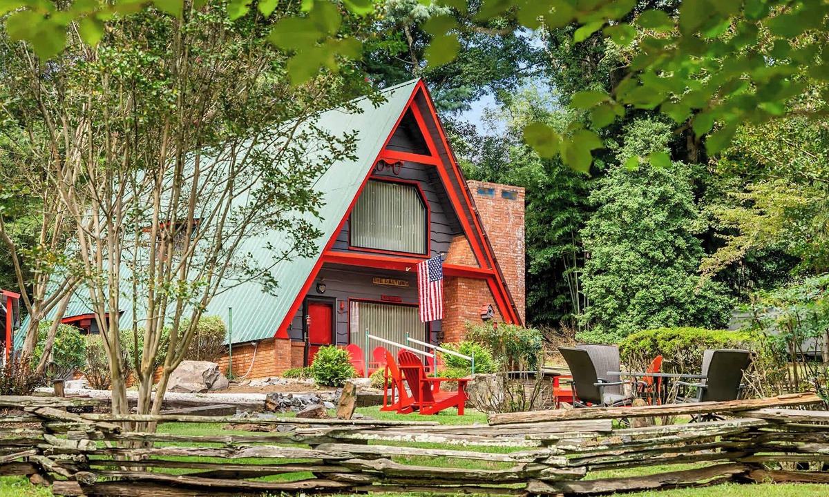 Bent Creek House | Daltun’s Ranch | Hot Tub Game Room Firepit
