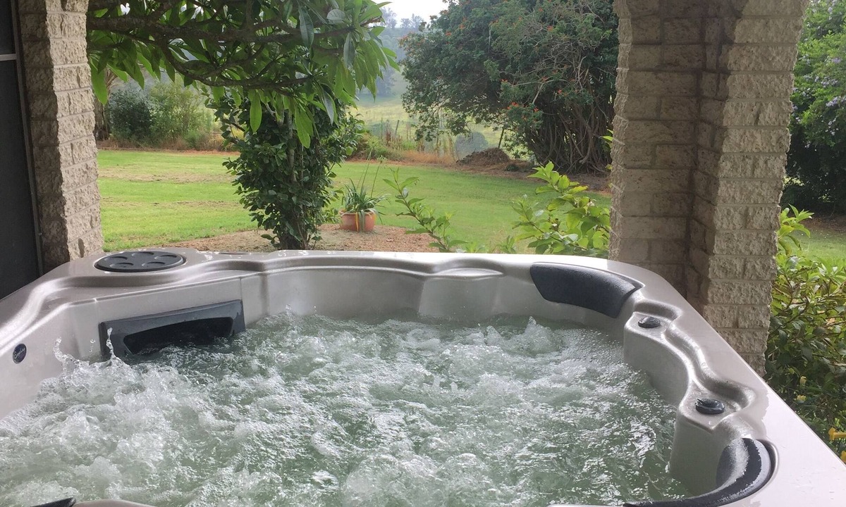 Bowman Farm House | Dam It Getaway Homestead