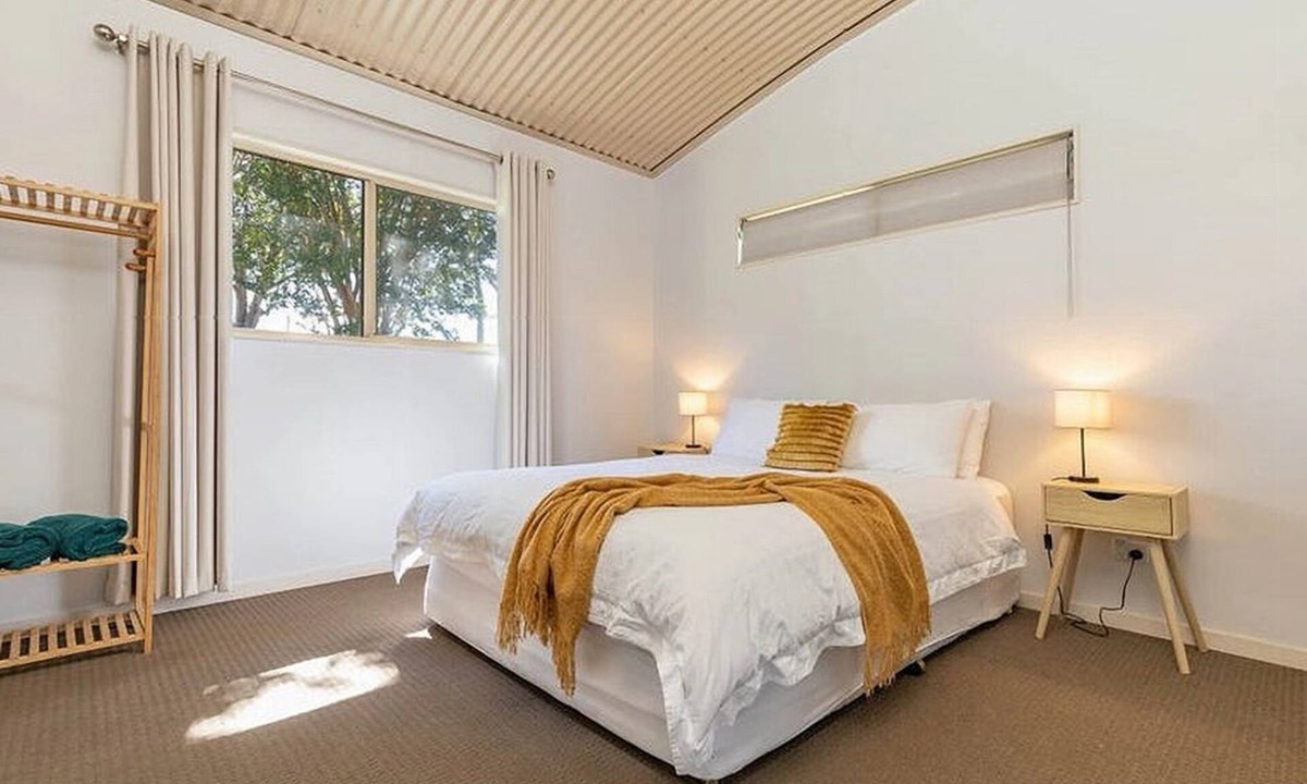 Bowman Farm Cabin | Dam It Getaway- 2 bed cabin