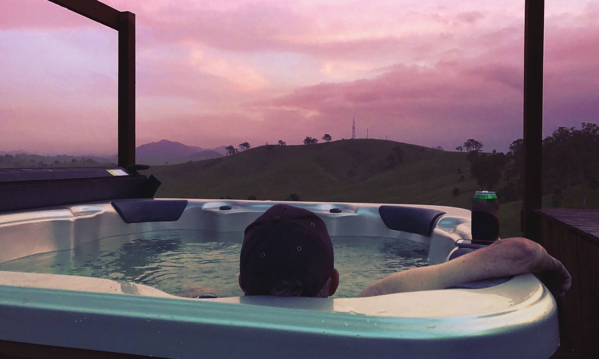 Bowman Farm House | Dam It Getaway- Homestead