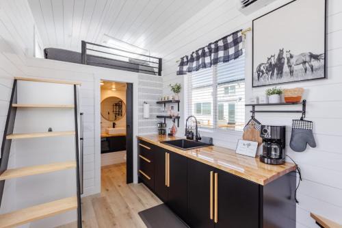 Apple Valley House | Dana Blue