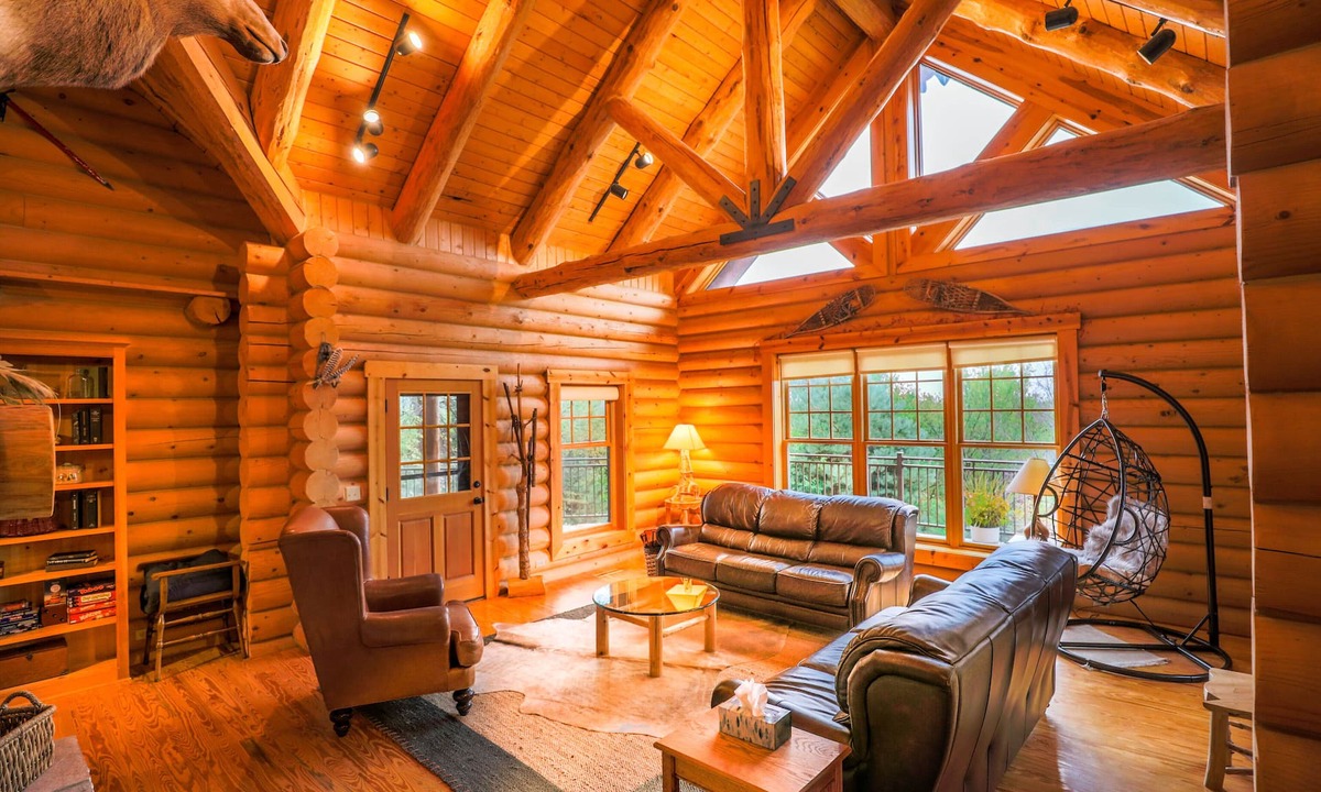 Fort Calhoun House | Dancing Bear Lodge-Log Cabin Getaway