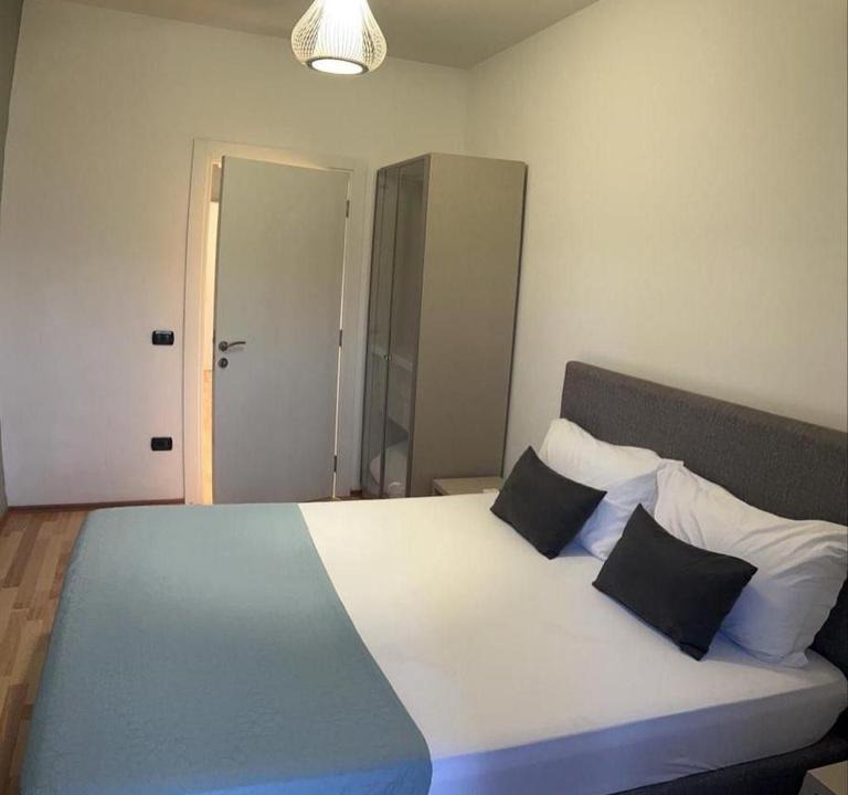 Purley Apartment | Dani apartment