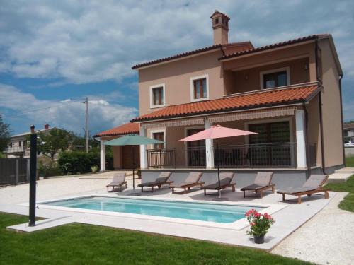 Smoljanci House | Danica