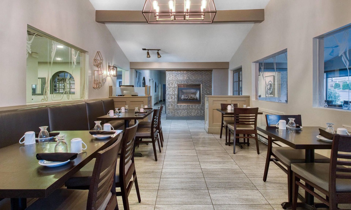 Beresford Hotel | Danny’s Hotel Suites, SureStay Collection by Best Western