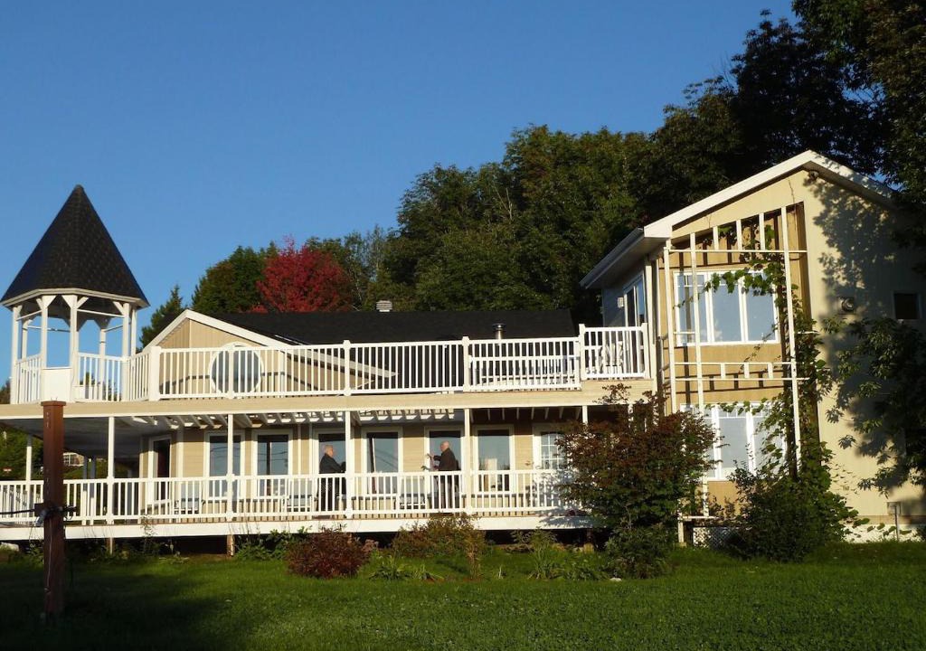 Magog Bed & Breakfast | Dans Les Bras de Memphré