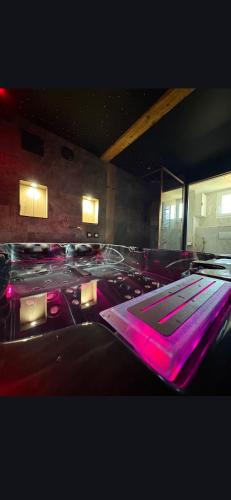 Martigues Apartment | dark love suite avec Jacuzzi Privatif