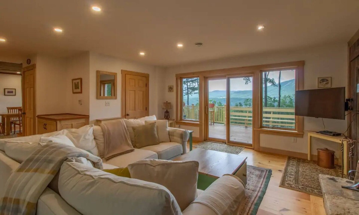 East Burke House | Darling Hill Oasisnn