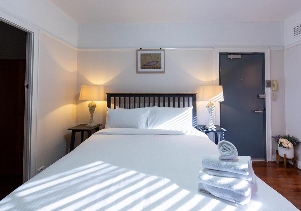 Paddington Apartment | DARLINGHURST STUDIO / SHARED ROOFTOP SPACE