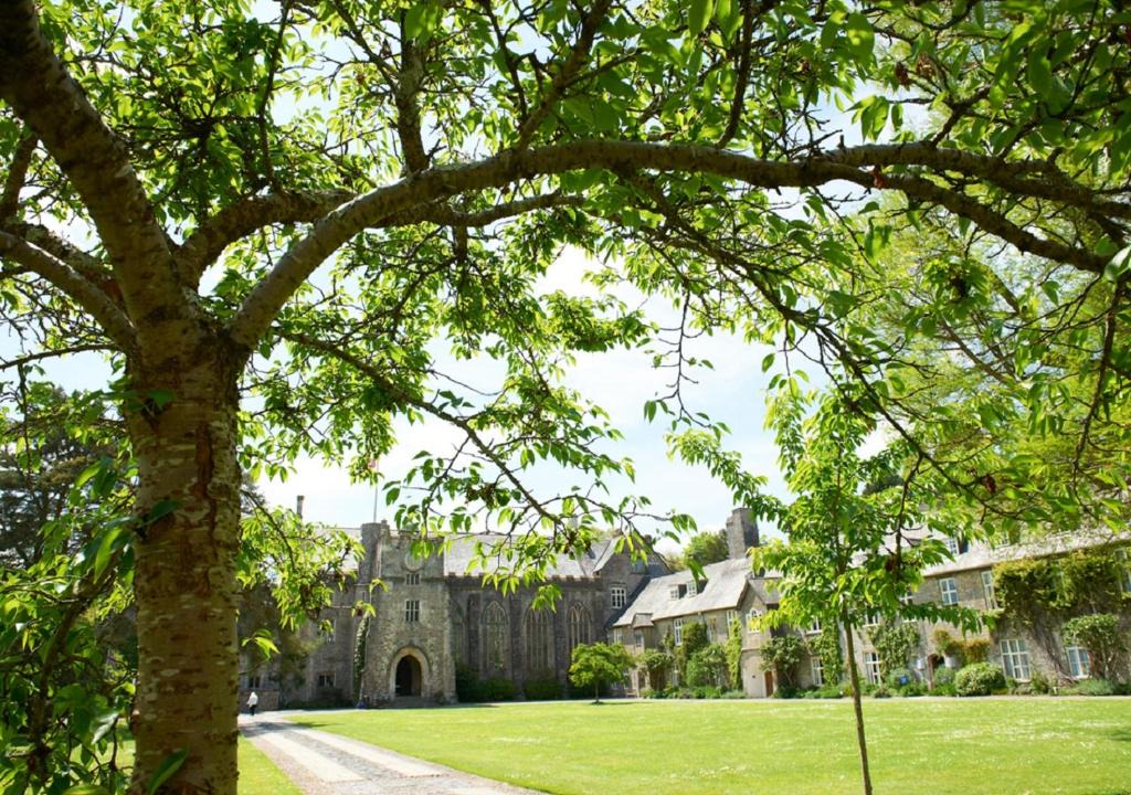 Totnes Bed & Breakfast | Dartington Hall