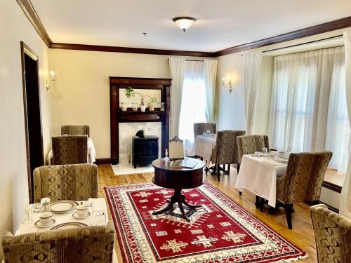 Rochester Hotel | Dartmouth House Inn