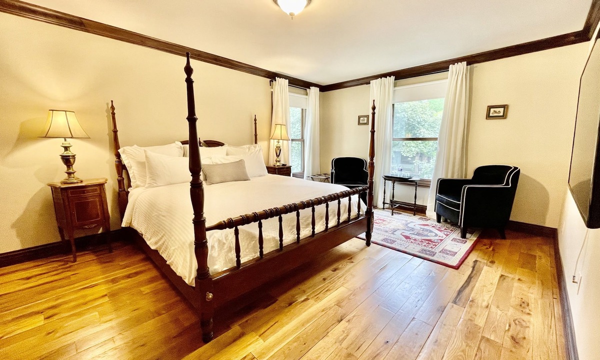 Rochester Hotel | Dartmouth House Inn