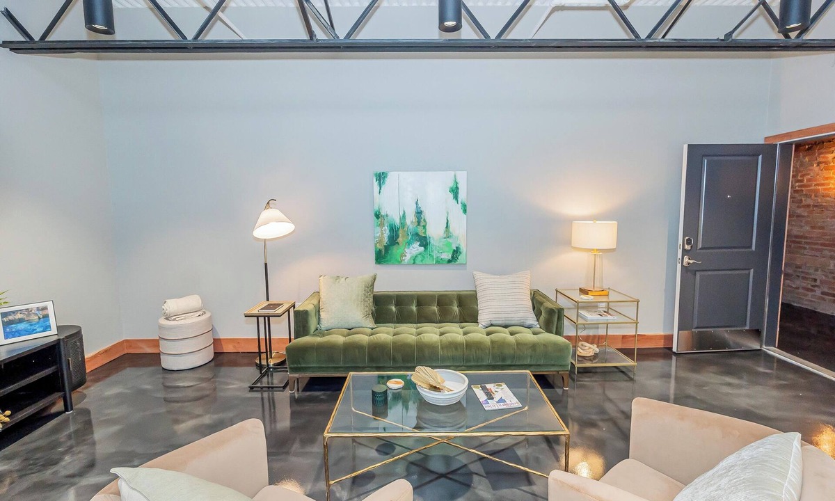 Jacksonville Hotel | Date Night Redefined! Boutique Hotel *Must See*