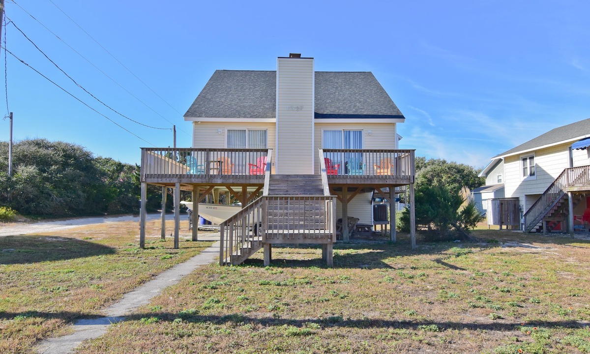 Surf City House | Daughtry: Sun, Sand & Coastal Comfort