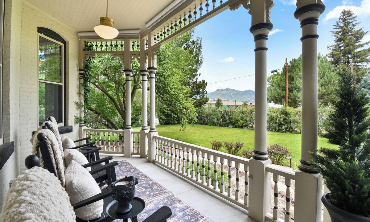 Heber House | DavidFisher House, historic lux, Sleeps 12, 4br3ba