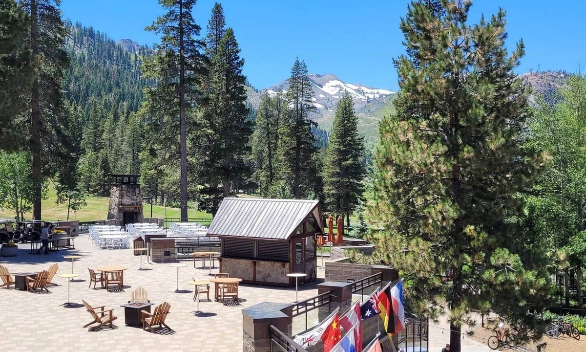 Olympic Valley Resort | Dav’s Ski-in/Ski-out King Studio resort @ Everline