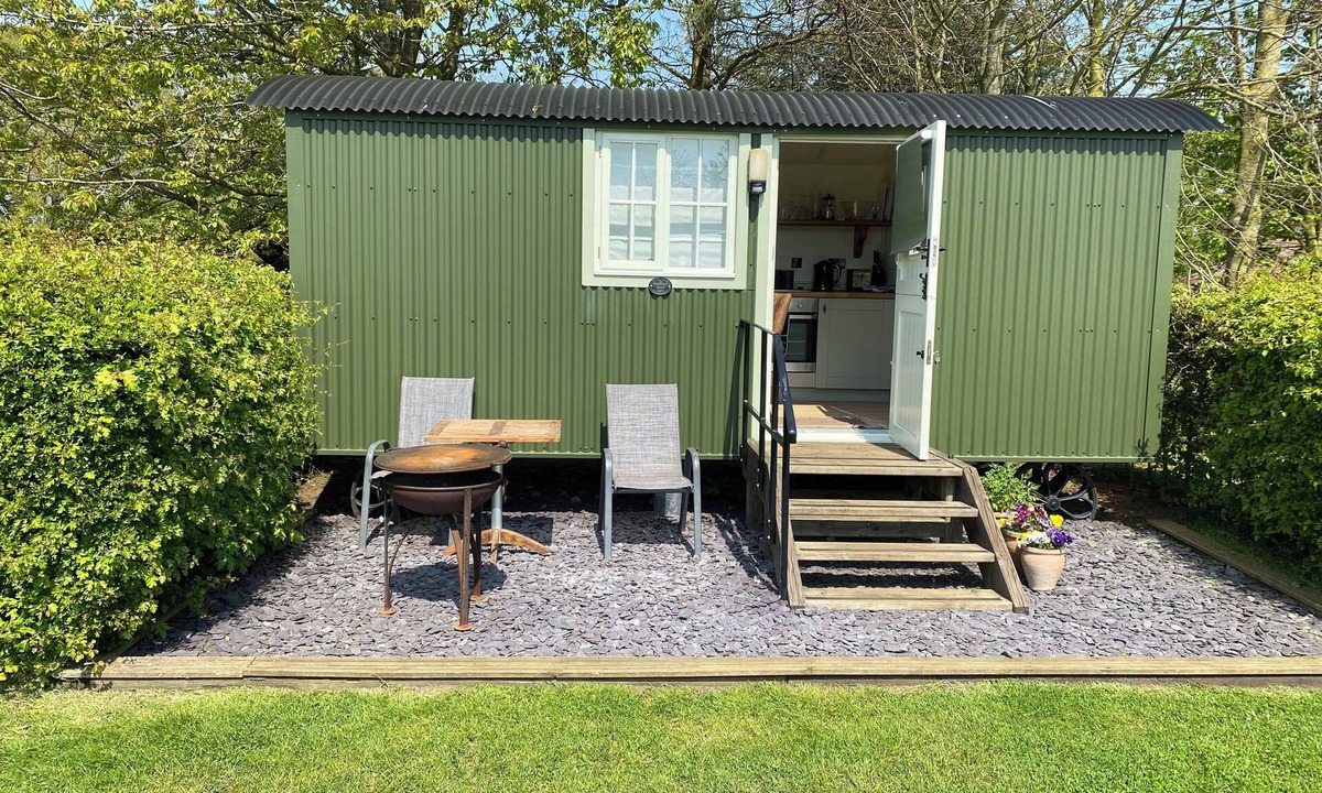 Beccles Cabin | Dawn Chorus Holidays