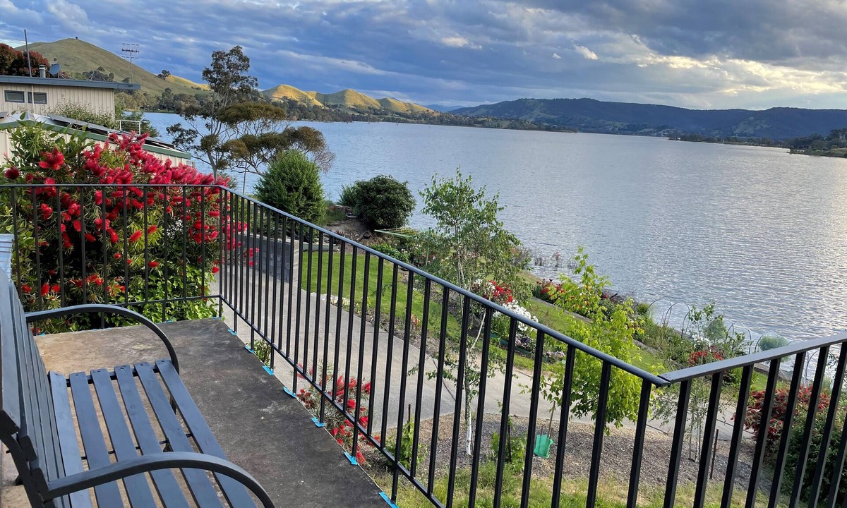 Bonnie Doon House | Dawn Cove - Waterfront Bonnie Doon