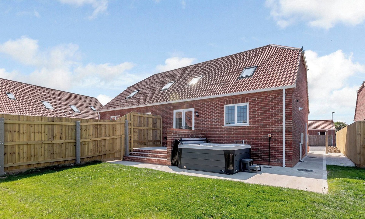 Mablethorpe and Sutton Cottage | Dawson Park 3 - UK12662