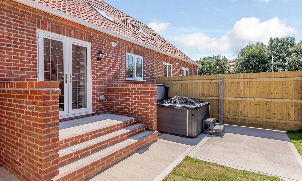 Mablethorpe and Sutton Cottage | Dawson Park 6 - UK12665